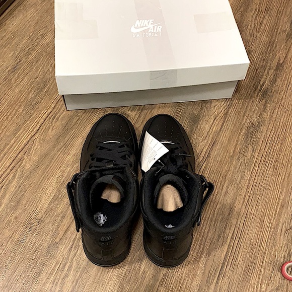 NEW IN BOX Nike Air Force 1 Mid 07 Shoe - Picture 14 of 15